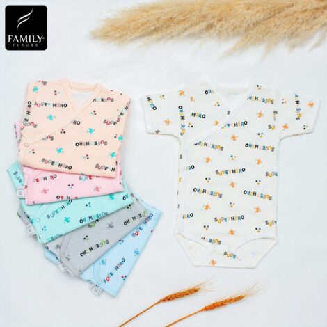 Kortärmad babybody med knappar på sidan i 100 % ekologisk bomull